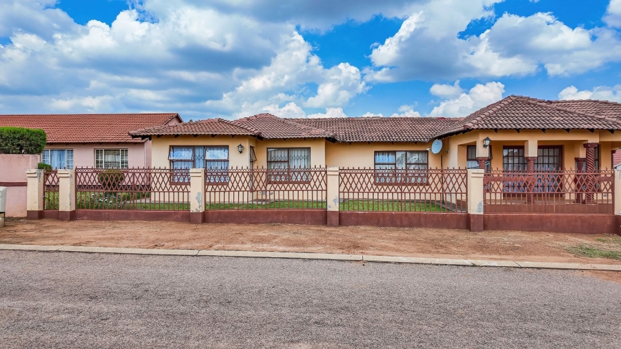 3 Bedroom Property for Sale in Mogwase North West